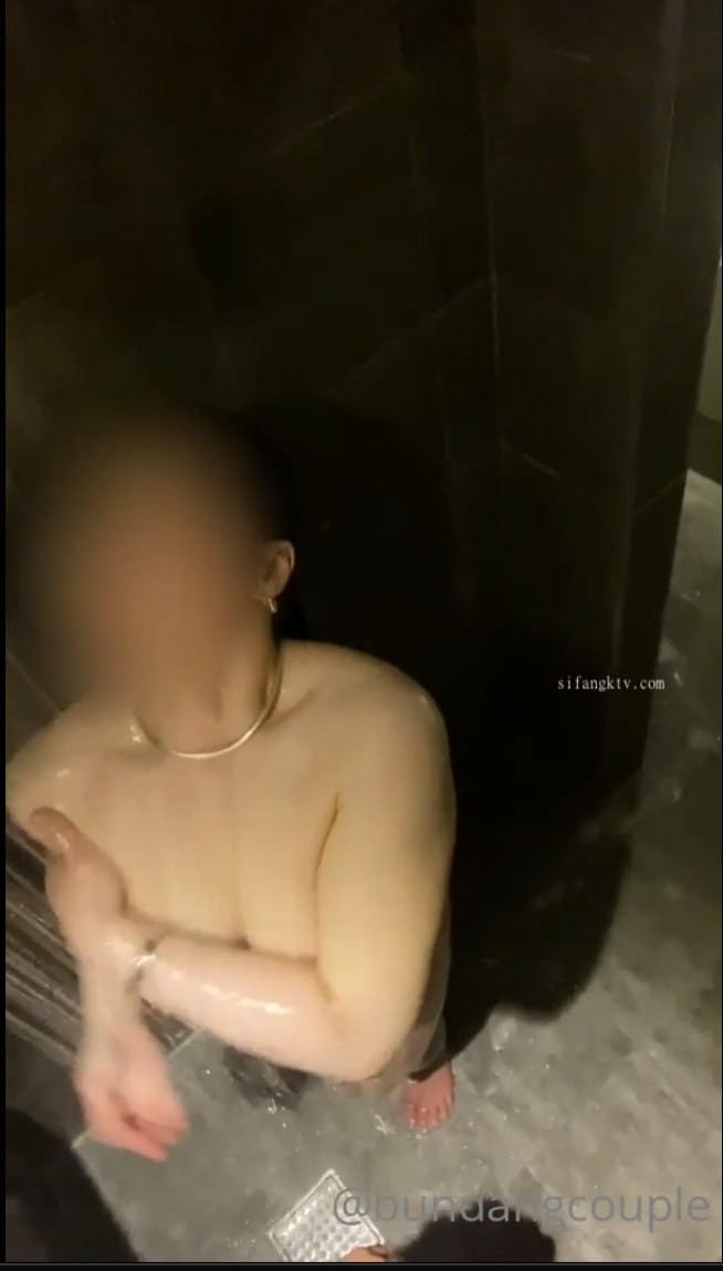 義理の父にオモチャとして扱われてるのにマン汁を滴らせる私は変態です。 皆月ひかる